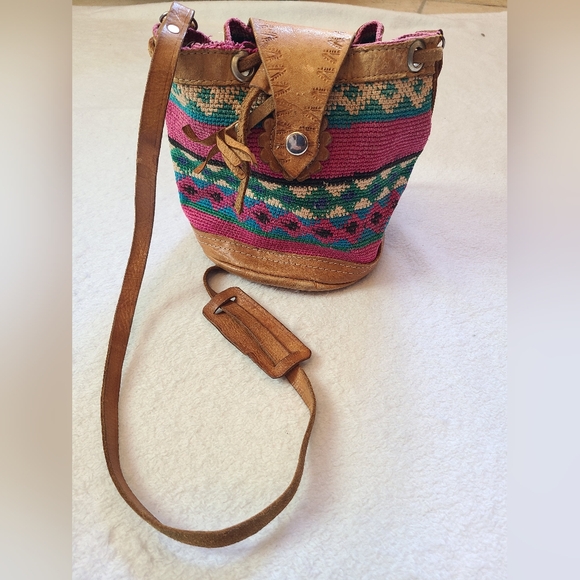 Vintage Azteca Tooled Leather & Brightly Woven Tapestry Fabric Boho bucket Bag - Picture 1 of 7